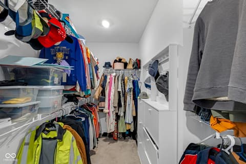 Walk In Closets — 19490 Honeylocust Glen, Noblesville, IN