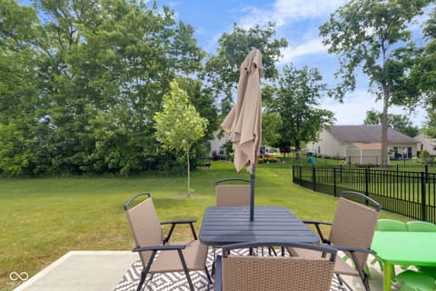 Outdoor living area at 19490 Honeylocust Glen, Noblesville, IN