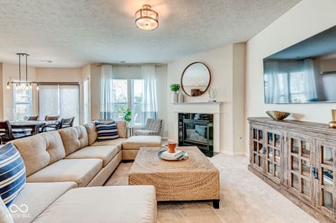 Living room at 1322 Timber Bluff Road, Westfield, IN