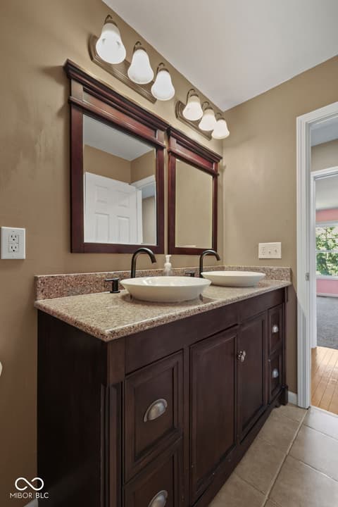 Photo of 10983 Parkland Court, Fishers, IN