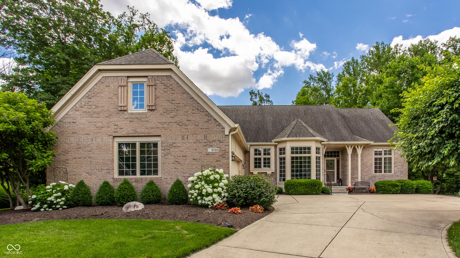 Front exterior at 9729 Oakhaven Court, Indianapolis, IN