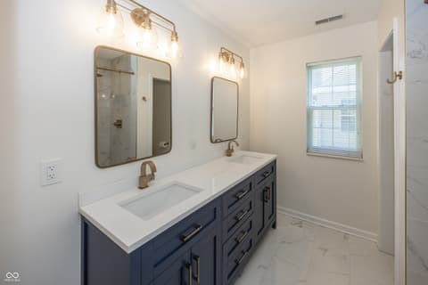 Primary bathroom at 15540 Bethesda Circle, Westfield, IN
