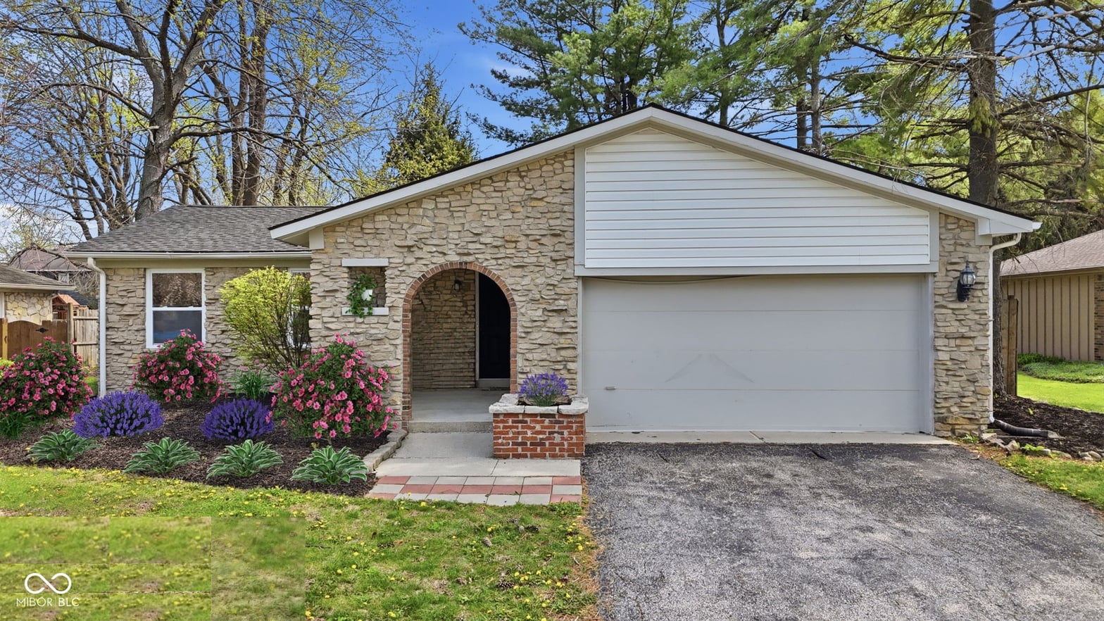 Front exterior at 2204 Walnut Way, Noblesville, IN