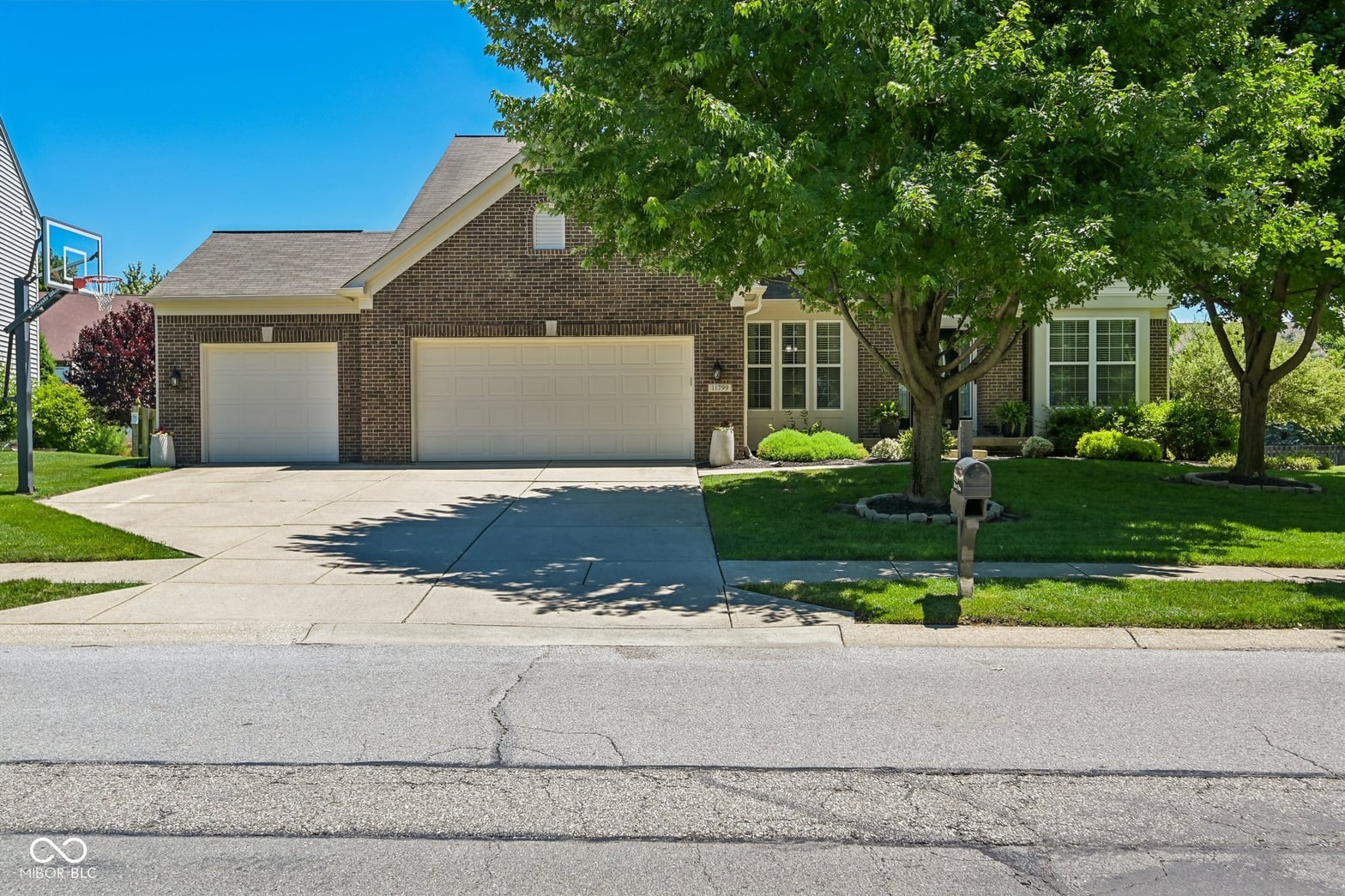 Front exterior at 11799 Kittery, Fishers, IN