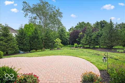 Outdoor living area at 910 Viking Sunrise Lane, Westfield, IN