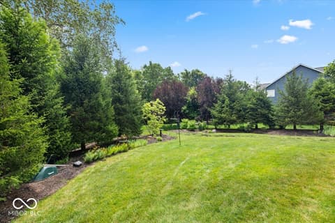 Yard at 910 Viking Sunrise Lane, Westfield, IN
