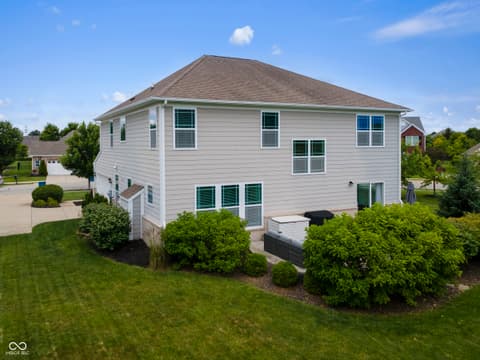 Photo of 13824 Fieldcrest Drive, McCordsville, IN