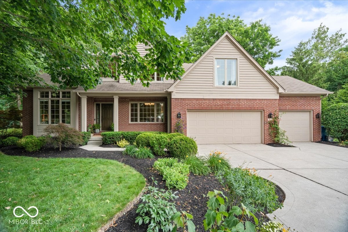 Front exterior at 811 Pebble Brook Place, Noblesville, IN