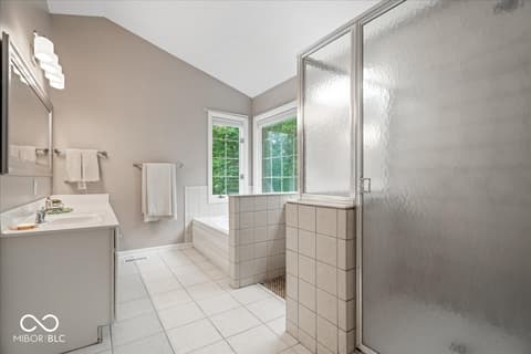 Bathroom at 811 Pebble Brook Place, Noblesville, IN