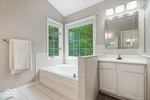 Bathroom at 811 Pebble Brook Place, Noblesville, IN