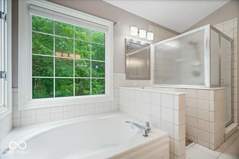 Bathroom at 811 Pebble Brook Place, Noblesville, IN