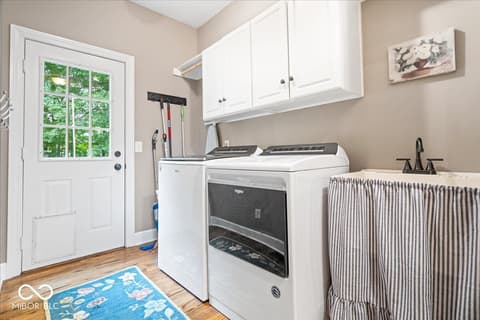 Laundry room at 811 Pebble Brook Place, Noblesville, IN