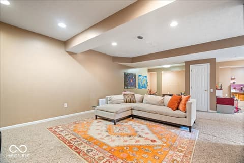 Living room at 811 Pebble Brook Place, Noblesville, IN