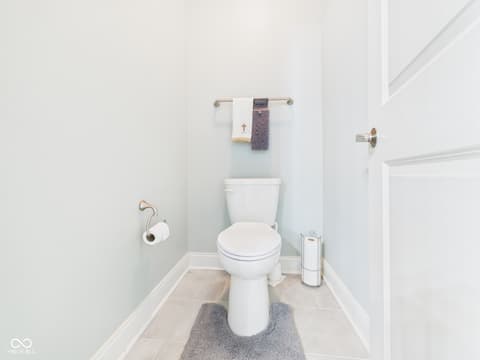 Primary bathroom at 6842 Bladstone Road, Noblesville, IN
