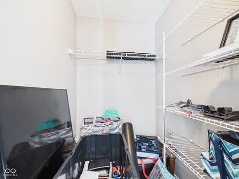 Walk In Closets — 6842 Bladstone Road, Noblesville, IN