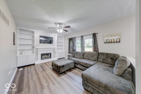 Living room at 4847 Ashbrook Drive, Noblesville, IN