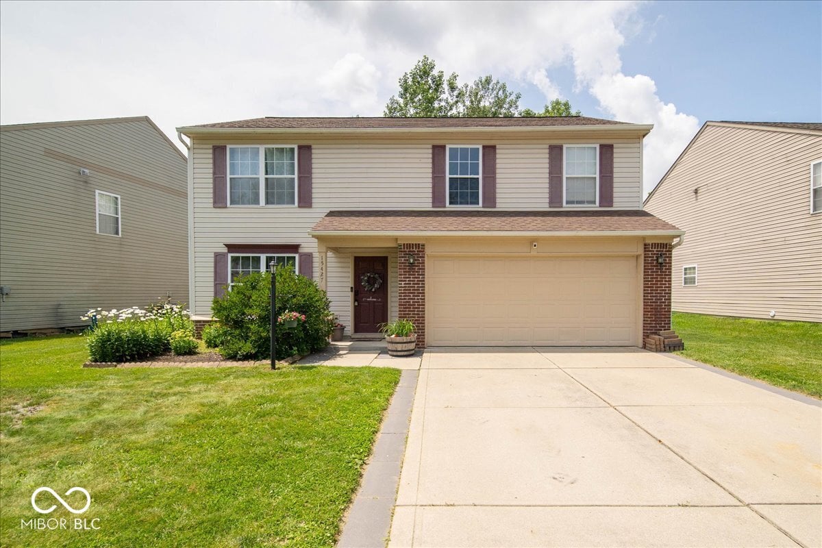 Front exterior at 15427 Outside Trail, Noblesville, IN