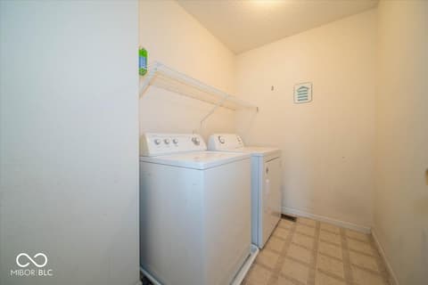 Laundry room at 15427 Outside Trail, Noblesville, IN